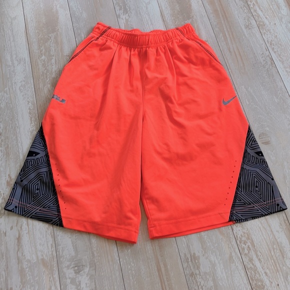 Nike basketball shorts - Picture 1 of 3
